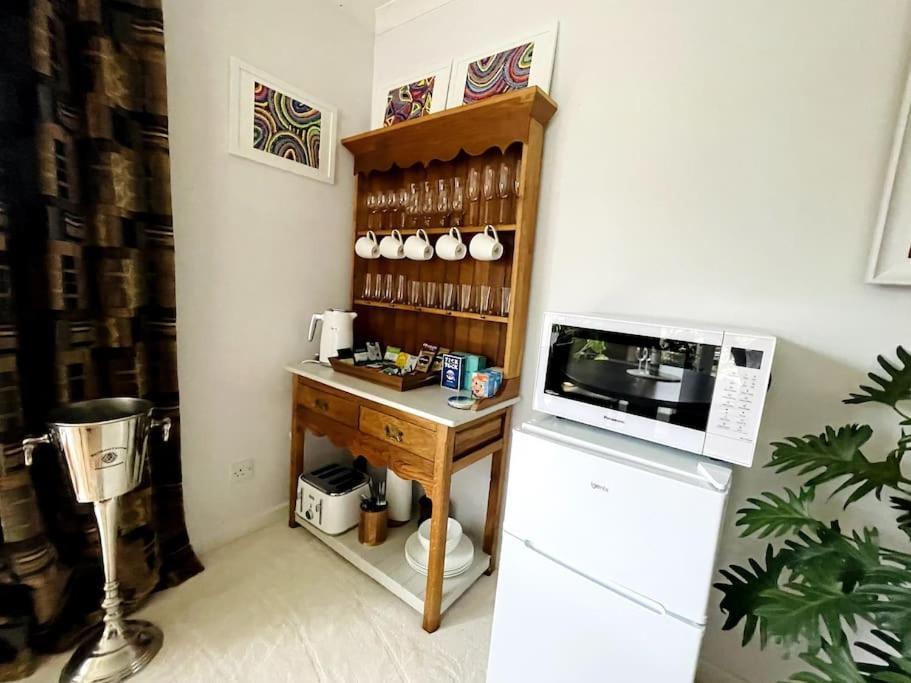 Karinya Suite Llanvaches ภายนอก รูปภาพ